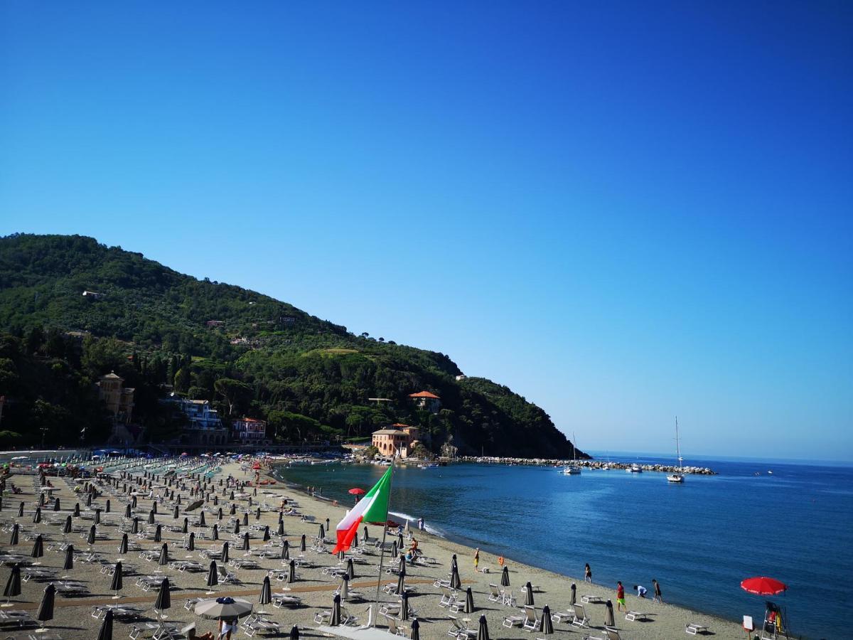 Elegant And Sea View Excelsior Apartment Levanto Esterno foto