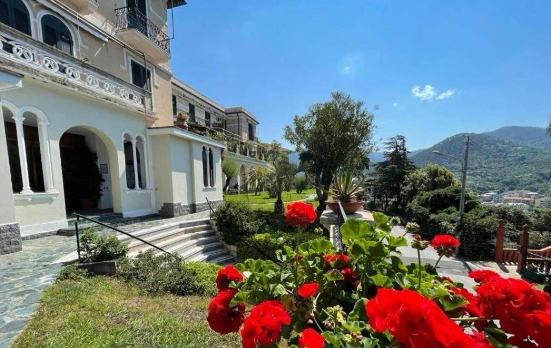 Elegant And Sea View Excelsior Apartment Levanto Esterno foto