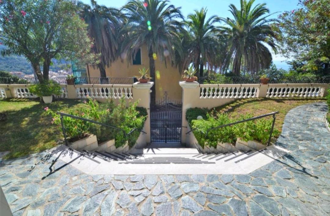 Elegant And Sea View Excelsior Apartment Levanto Esterno foto