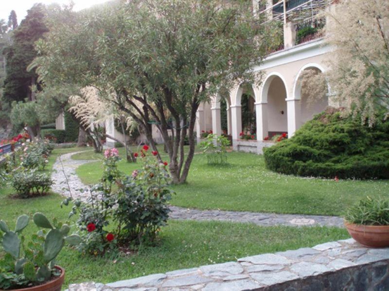 Elegant And Sea View Excelsior Apartment Levanto Esterno foto