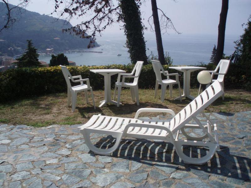 Elegant And Sea View Excelsior Apartment Levanto Esterno foto