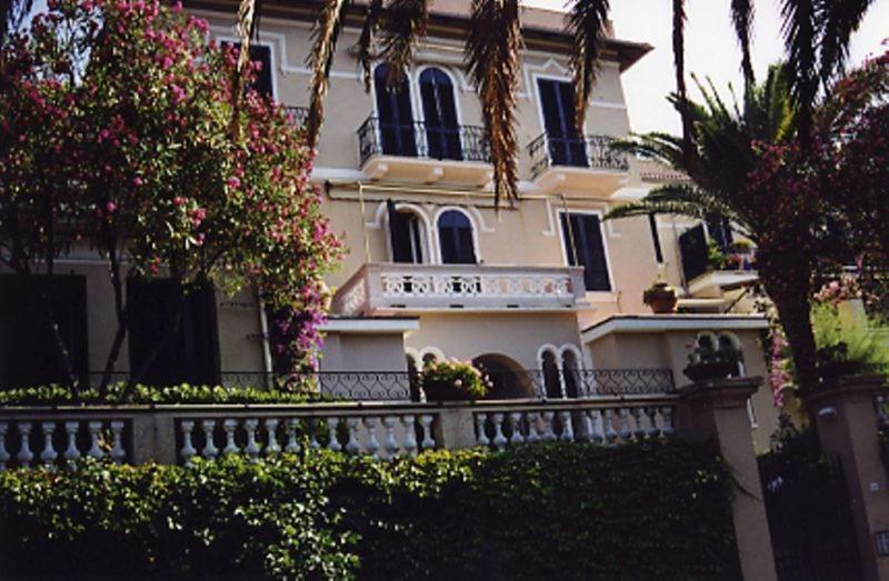 Elegant And Sea View Excelsior Apartment Levanto Esterno foto