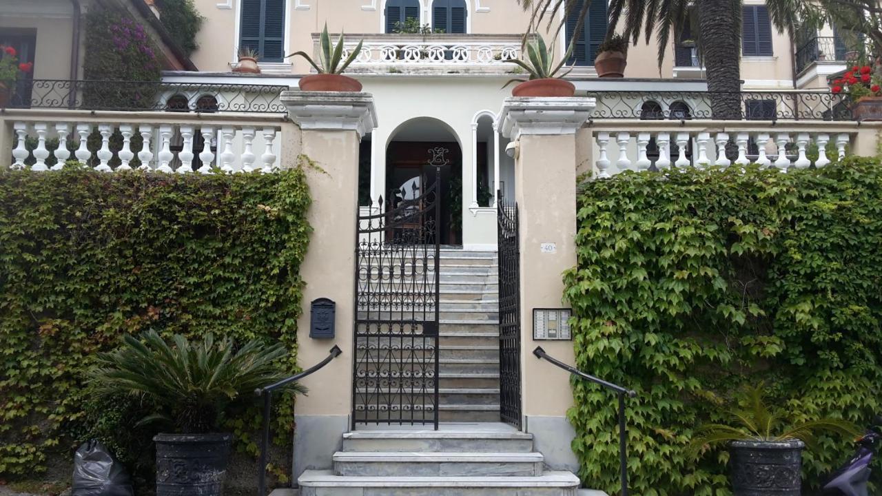 Elegant And Sea View Excelsior Apartment Levanto Esterno foto